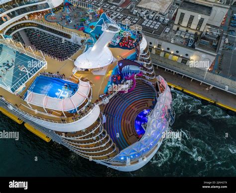 Spettacolo sulla nave da crociera Royal Caribbean