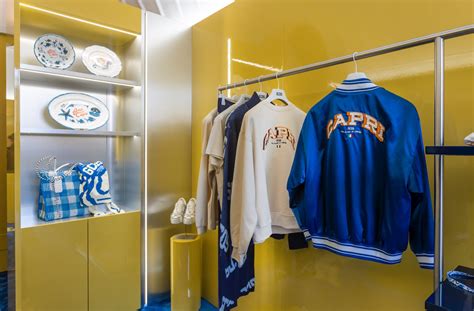Interno di una boutique GCDS