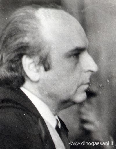 Ritratto commemorativo di Dino Gassani e targa in memoria dei martiri dell'avvocatura