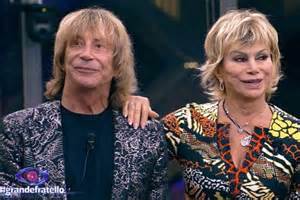 Carmen Russo ed Enzo Paolo Turchi in un momento di vita quotidiana