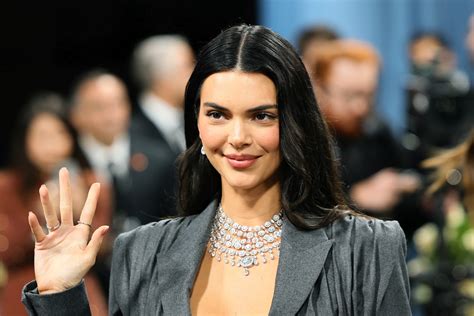 Ritratto fotografico di Kendall Jenner durante una sfilata di alta moda