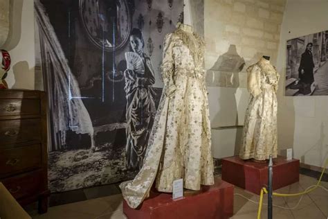 Dettaglio grafico dell'imballaggio originale del costume