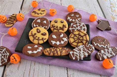 Biscotti di Halloween decorati con glassa