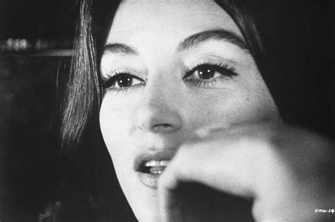 Ritratto fotografico d'epoca di Anouk Aimée negli anni Sessanta