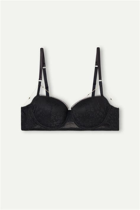 Reggiseni speciali usati per contrabbandare droga