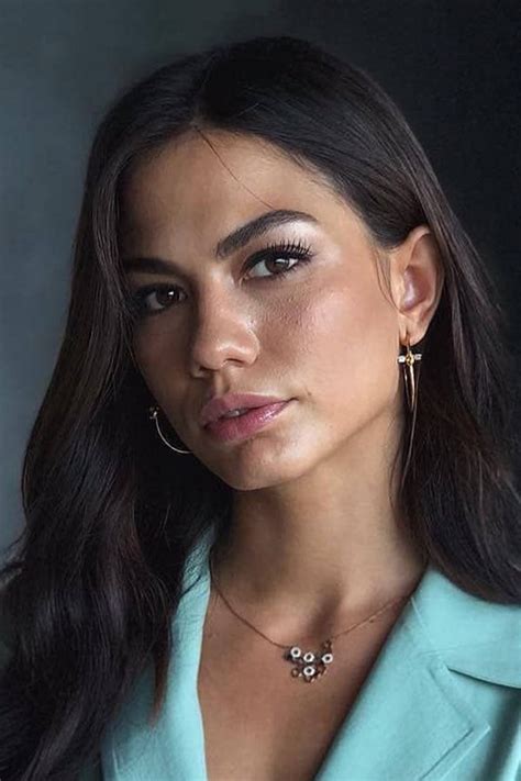 Demet Özdemir ritratto professionale
