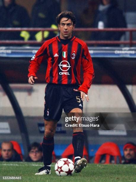 Alessandro Costacurta in azione con la maglia del Milan