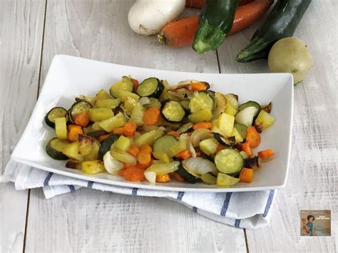 piatto di verdure miste ben lavate e cucinate