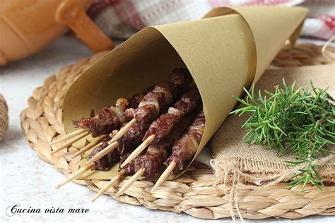 arrosticini di pecora cotti alla brace