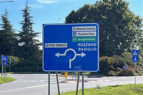fotografia dell'espositore Napper all'interno della farmacia con indicazione della posizione su Via Casilina