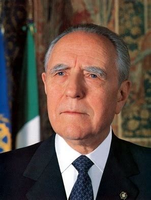 Ritratto fotografico di Carlo Azeglio Ciampi durante il suo mandato di Governatore della Banca d'Italia