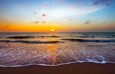 Il caratteristico tramonto sul mare visto dalla zona di Torre Cesarea, luogo ideale per una passeggiata