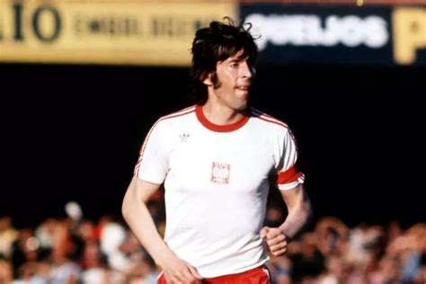 Ritratto di Kazimierz Deyna in maglia della nazionale polacca