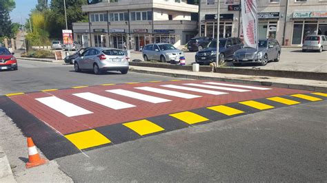 Sicurezza stradale e attraversamenti pedonali: l'importanza della segnaletica e della prudenza