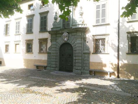 Dettaglio architettonico di una facciata di palazzo nobiliare del XVII secolo