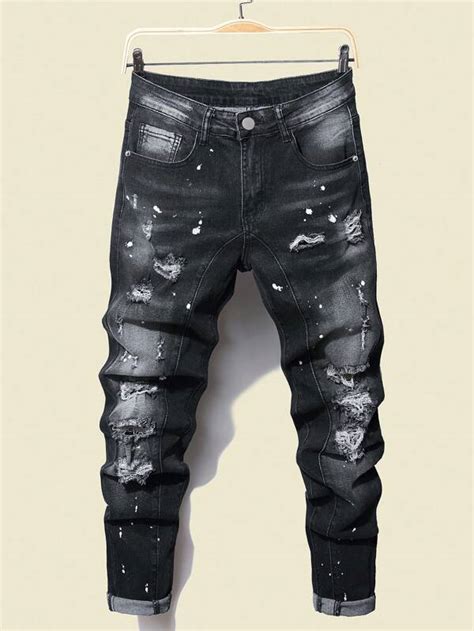 jeans strappati con spille da balia