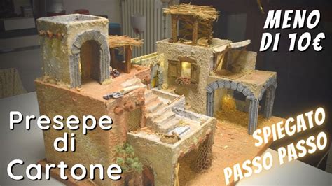Struttura di presepe in cartone con bambini