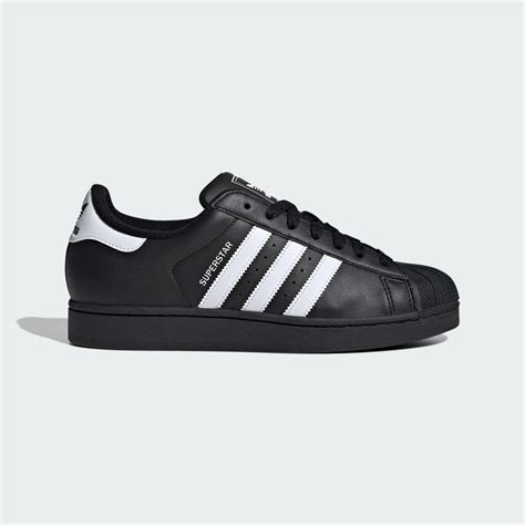 illustrazione storica delle scarpe Adidas Superstar con focus sulla punta a conchiglia