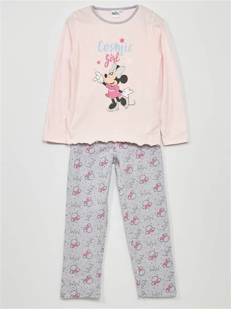 bambina che indossa un pigiama Disney con Minnie