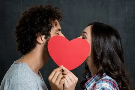 grafico che illustra le relazioni sentimentali di Rossella
