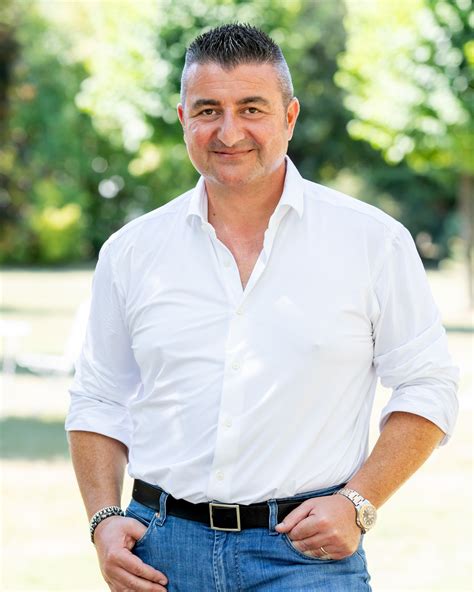 famiglia che costruisce legami solidi