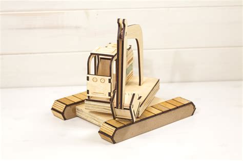 Dettaglio di un giocattolo in legno artigianale