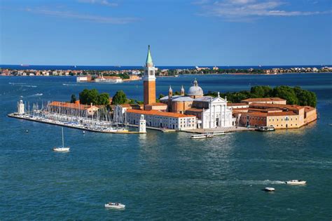 Alison Lapper Pregnant in Piazza San Giorgio Maggiore, Venezia