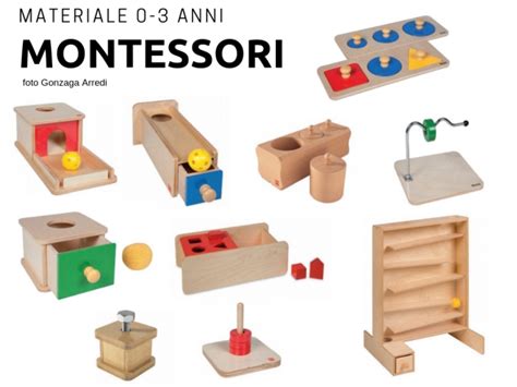 Bambini che lavorano con materiali Montessori