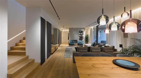 Interno di una guest house accogliente con arredi moderni