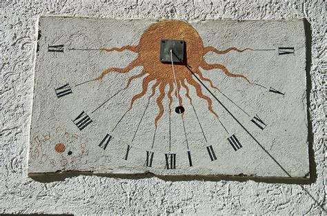 illustrazione storica di una meridiana solare