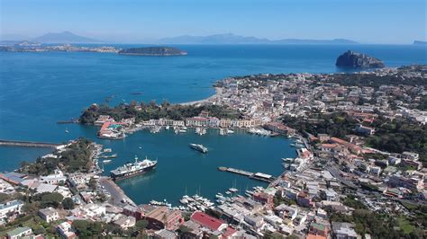 Panoramica del porto di Gustavia con yacht