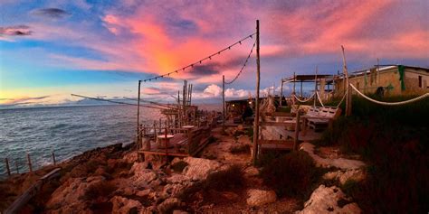 Trabucco sul mare del Gargano al tramonto