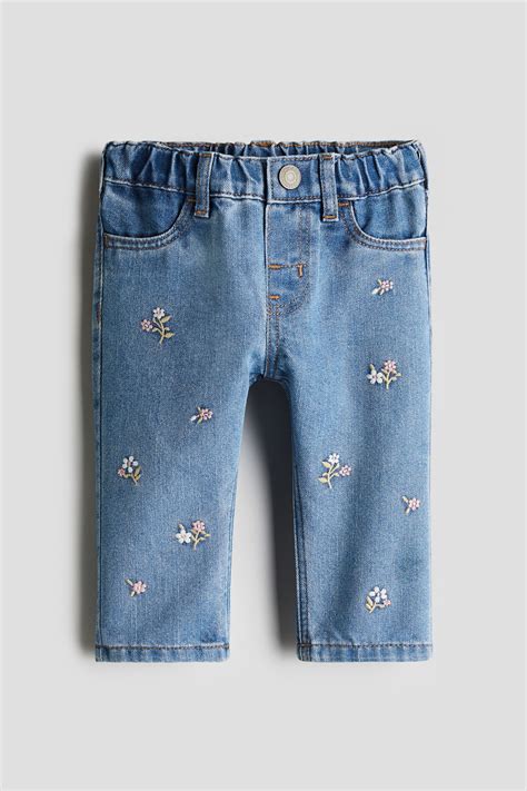 Immagine di jeans da bambina Benetton con dettagli ricamati
