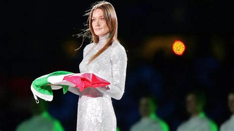 Carla Bruni durante un evento di beneficenza