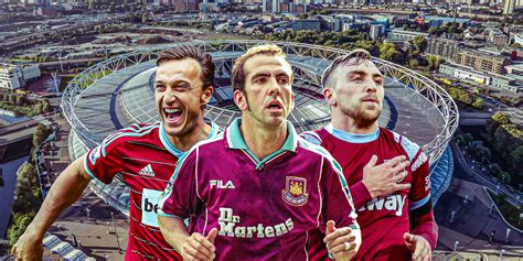 Bambini mascotte con i giocatori del West Ham