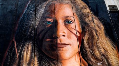 Jorit Agoch ritratto di Ahed Tamimi muro di Betlemme