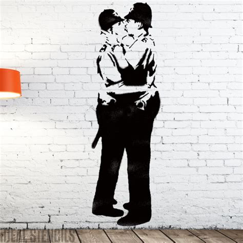Banksy Kissing Coppers poliziotti che si baciano Brighton