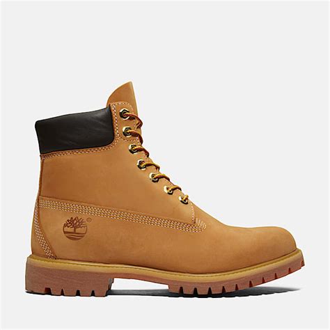 primo piano dello stivale giallo originale Timberland