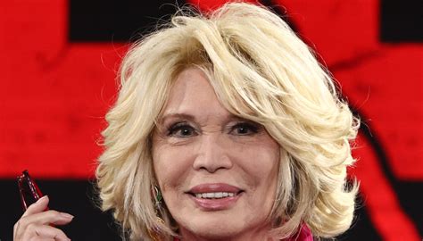 Copertina iconica di un disco di Amanda Lear degli anni ottanta