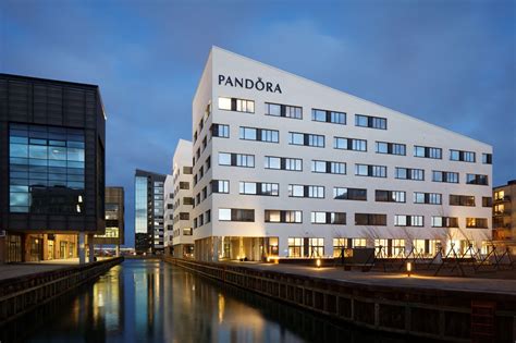 Esterno della bottega originale di Pandora a Copenaghen