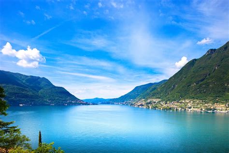 panoramica del Lago di Como vista da un camper parcheggiato