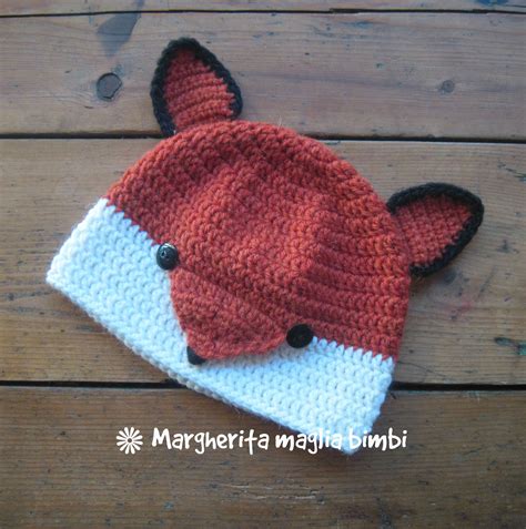 Cappello in lana fatto a mano per bambina con dettagli artigianali