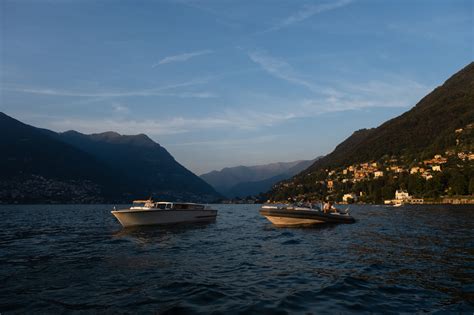 Veduta panoramica del Lago di Como con le vette alpine sullo sfondo