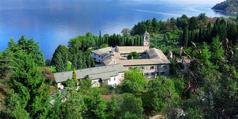 Veduta aerea dell'Abbazia di Piona e del Lago di Como