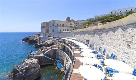 Lido di bassa scogliera a Santa Cesarea Terme
