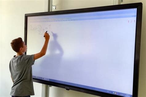 Timer digitale proiettato su lavagna interattiva in classe