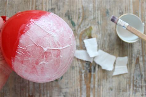 schema grafico per creare una lanterna con palloncino e colla