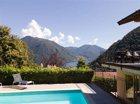 Piscina privata di Villa Meraviglia con vista sul lago