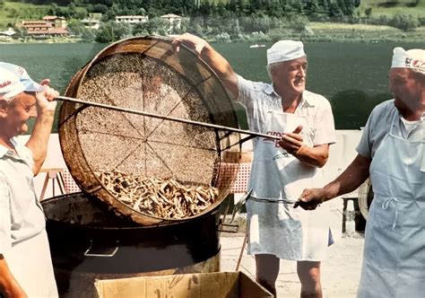 pescatore sportivo lungo le sponde erbose del Sisto