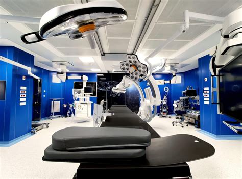 Dettaglio delle tecnologie di sala operatoria come il macchinario Fluobeam per la perfusione tissutale